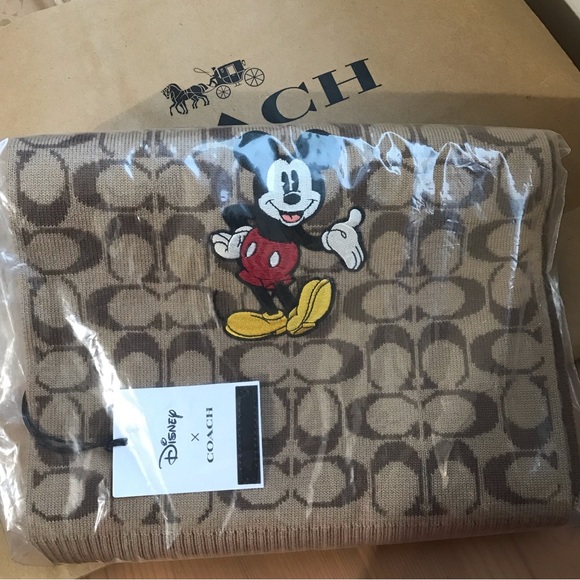 🐭 Disney X Coach Signature Mickey Mouse Muffler - Picture 5 of 6